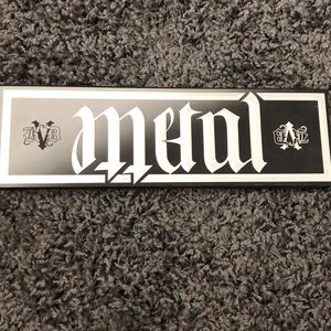 KAT Von D LIMITED EDITION Metal Matte Palette